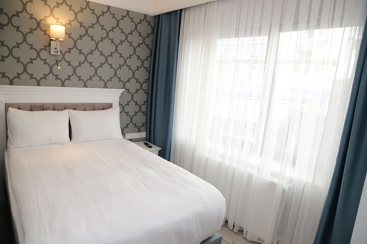 Room 9 of 28