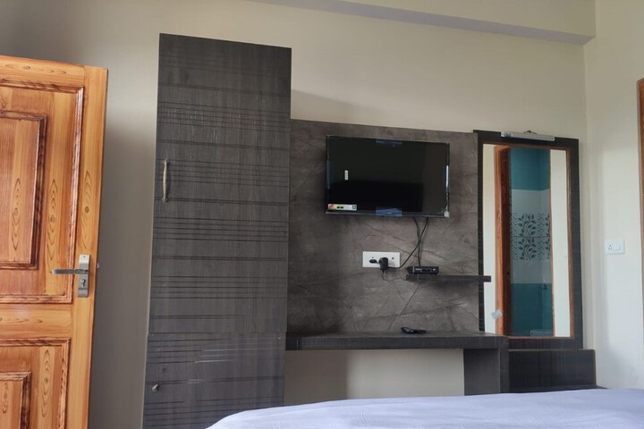 Room 3 of 7