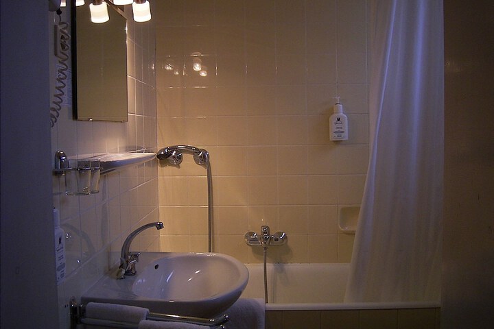Room 18 of 49
