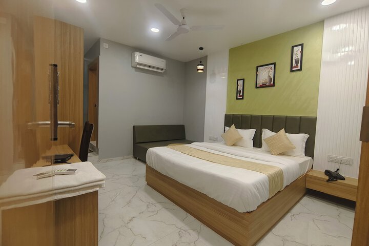 Room 7 of 17