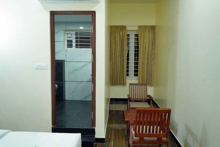 Room 9 of 16