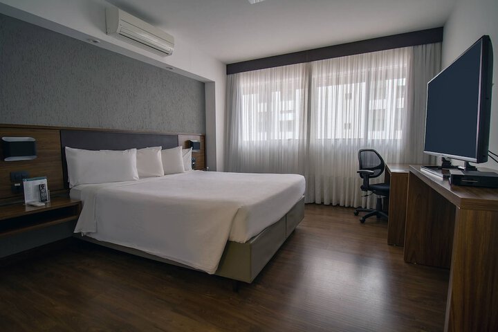 Room 17 of 46