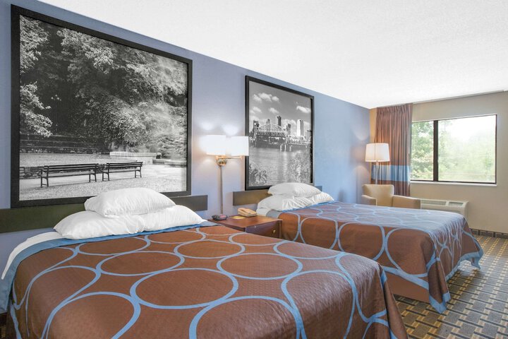 Room 4 of 15