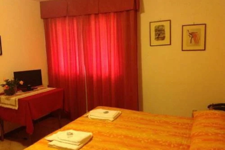Room 9 of 15