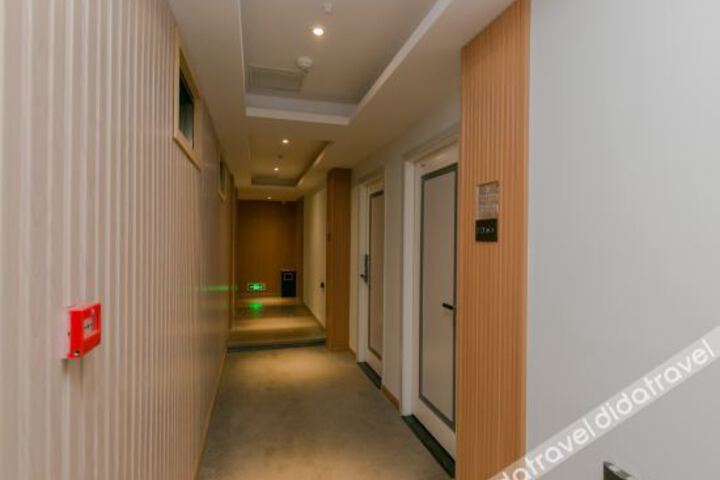 Hotel Interior 8 of 18