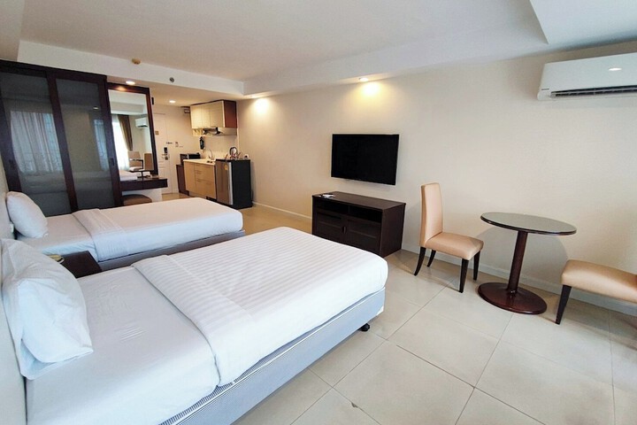 Room 35 of 59