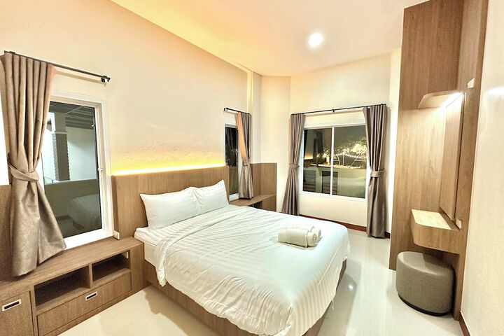 Room 8 of 35