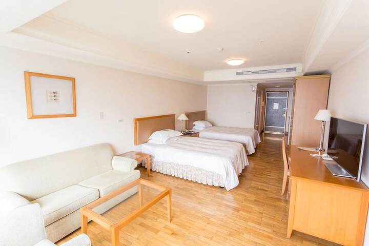 Room 18 of 23