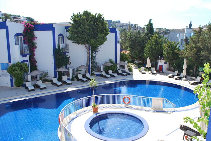 Hotel Pool