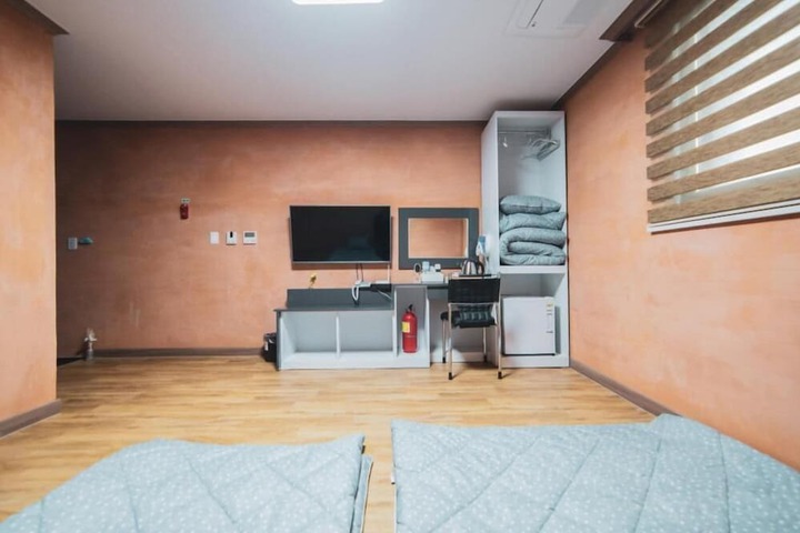 Room 17 of 64