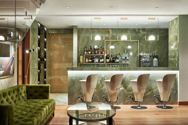 Lounge 82 of 108