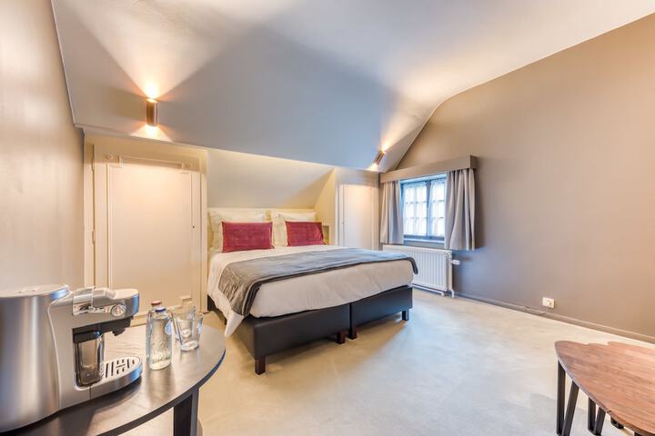 Room 12 of 51