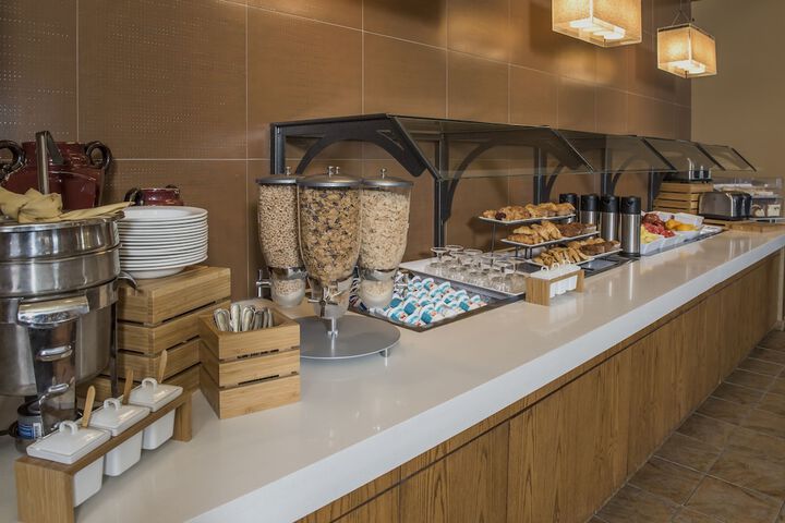 Breakfast/Coffee Service 23 of 38
