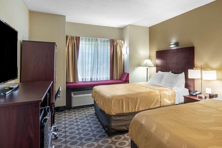 1 Queen Bed (12 of 22)