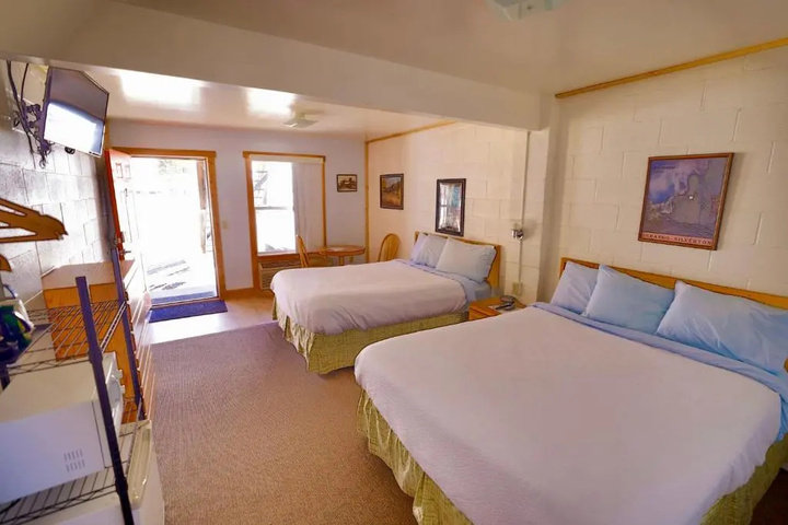 Room 4 of 7