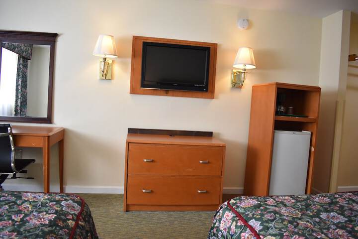 2 Double Beds (1 of 6)