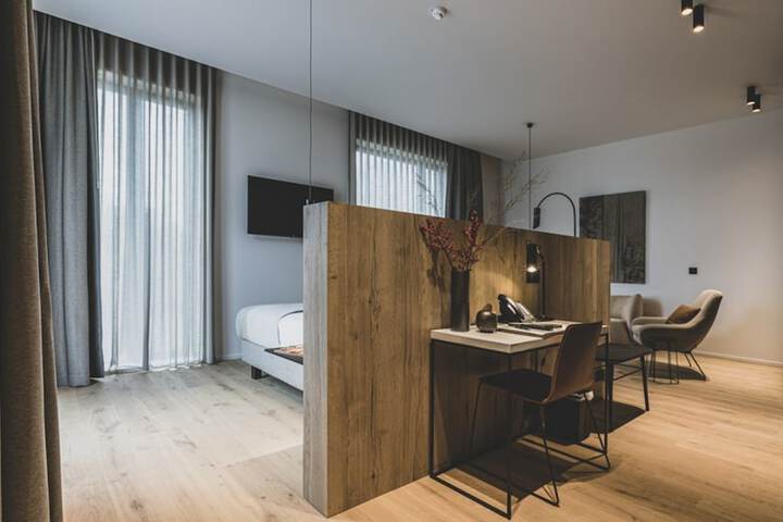 Room 10 of 32