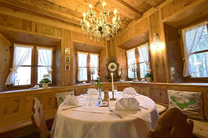 Dining 63 of 77