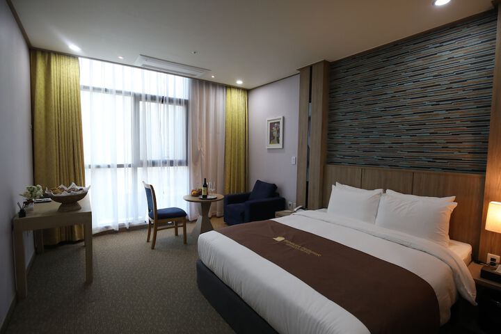 Room 9 of 37