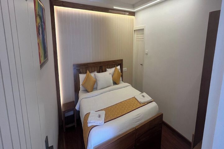 Room 11 of 68