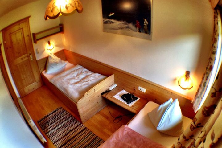 Room 5 of 50
