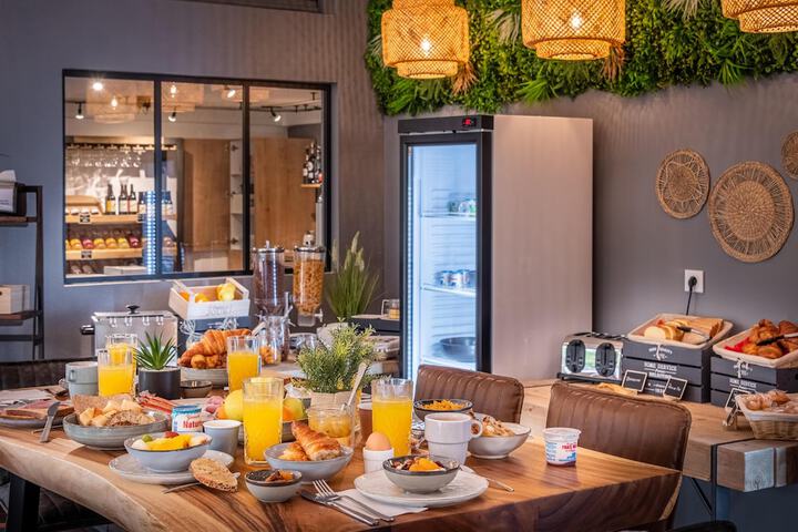 Breakfast/Coffee Service 77 of 127
