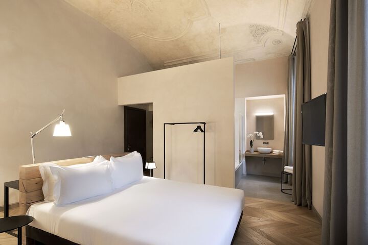 Room 49 of 82