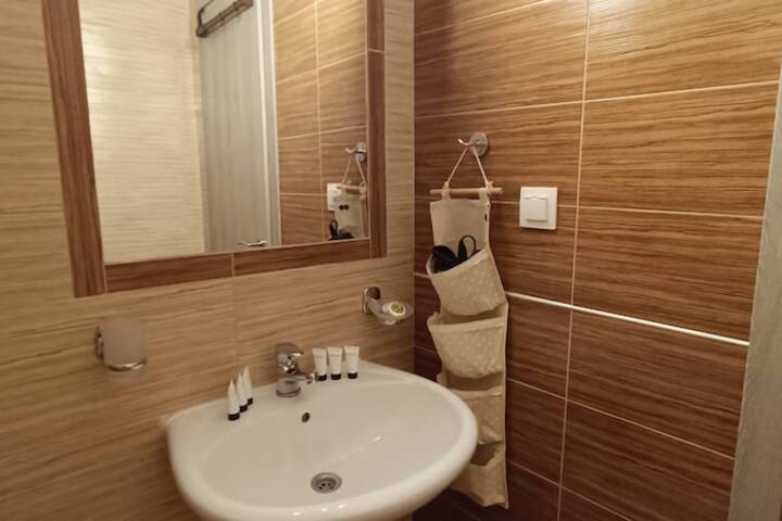 Room 127 of 171