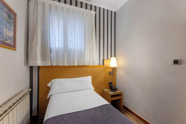 Room 28 of 73