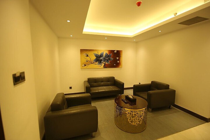 Room 5 of 12