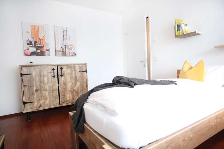 Room 13 of 38