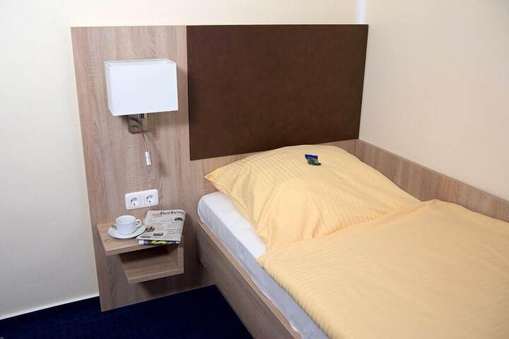 Room 9 of 34