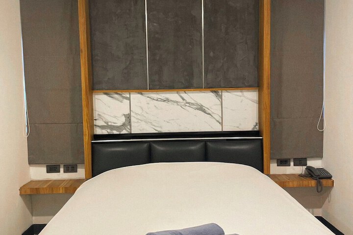 Room 4 of 36