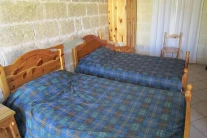 Room 2 of 7