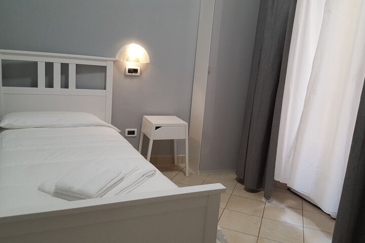 Room 8 of 16