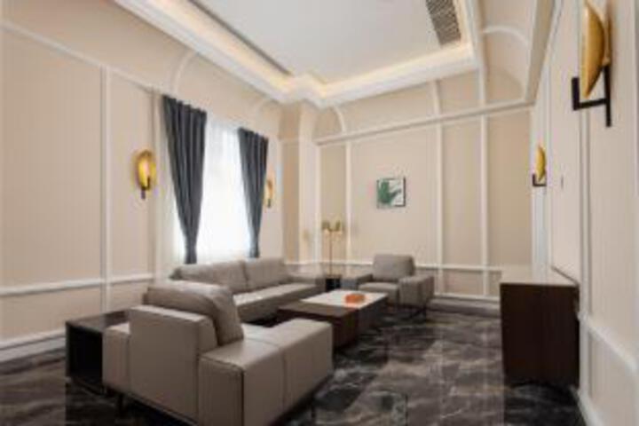 Room 13 of 23