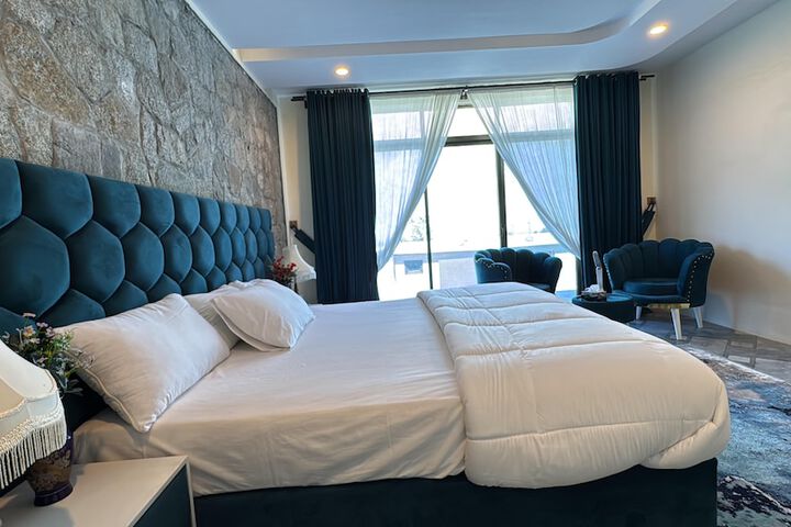 Room 4 of 39