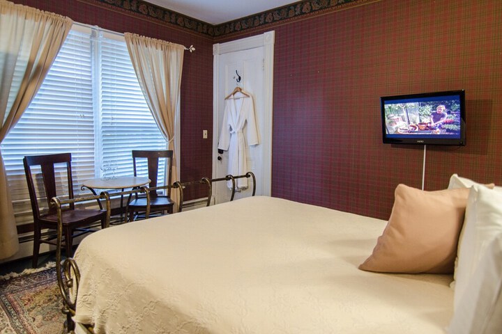 Room 7 of 49