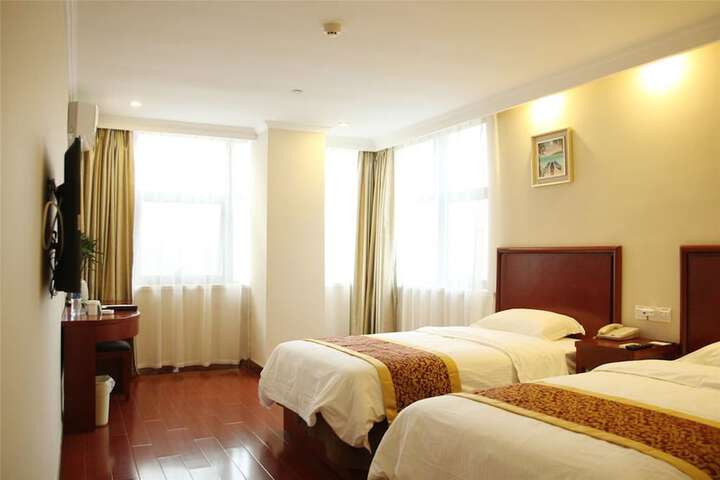 Room 7 of 19