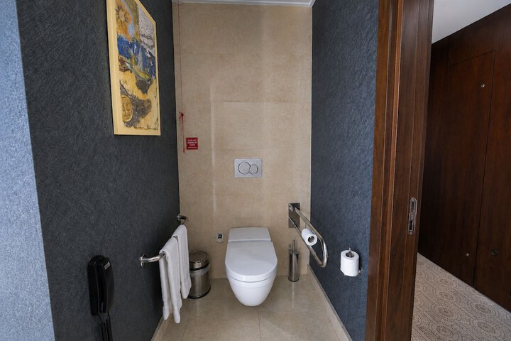 Room 42 of 64