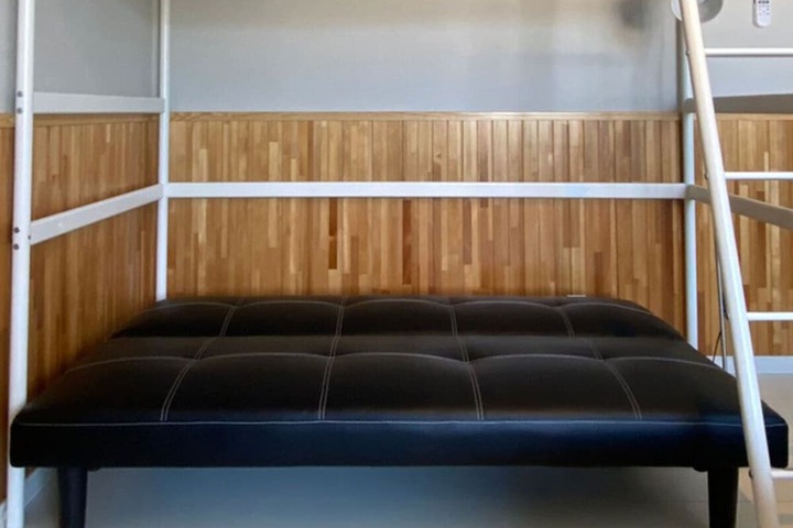 Room 9 of 38
