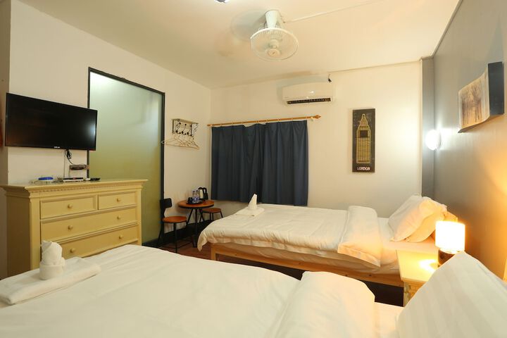 Room 10 of 26