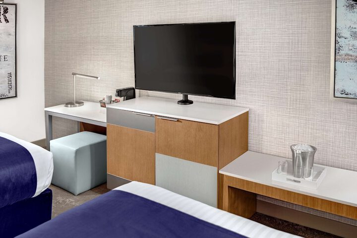 Select 2 Queen Beds (3 of 18)