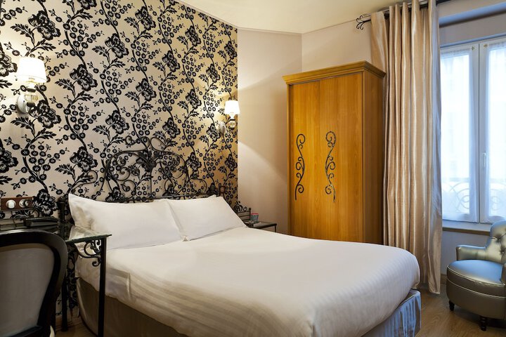 Room 9 of 27
