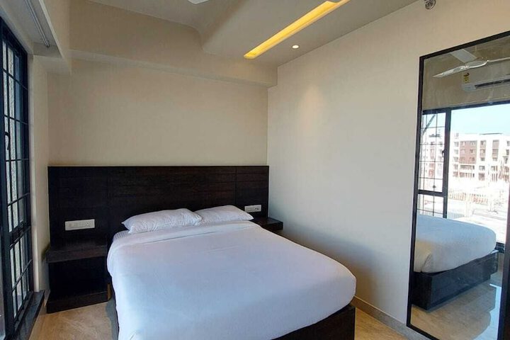 Room 2 of 8