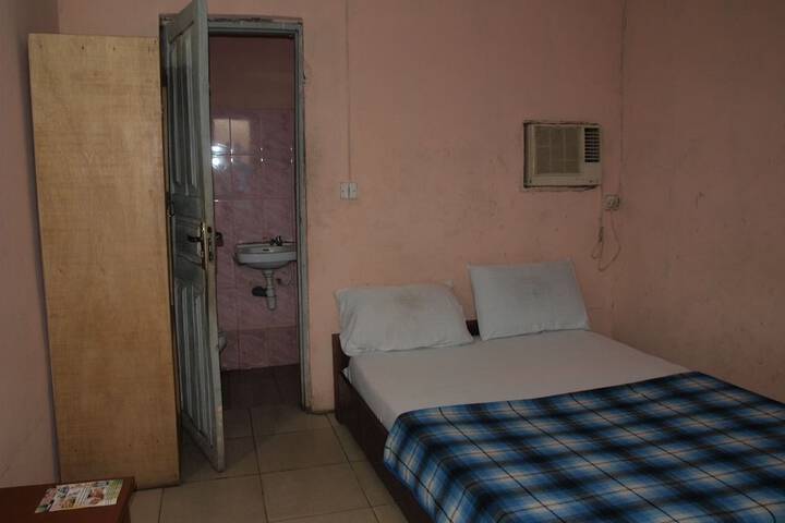 Room 10 of 25
