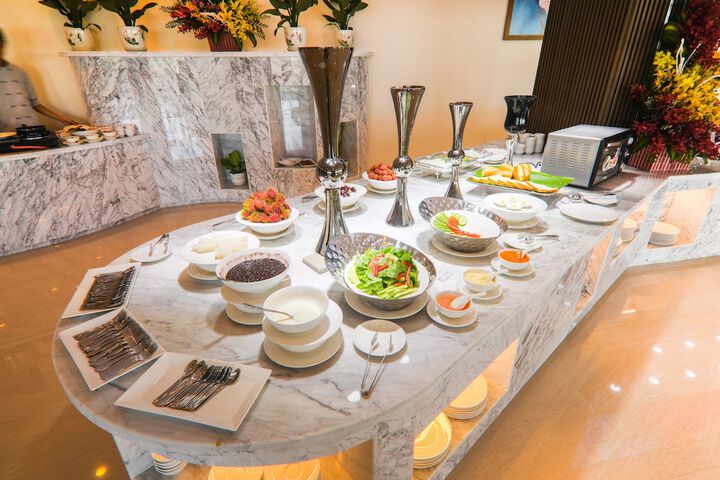 Dining 48 of 74