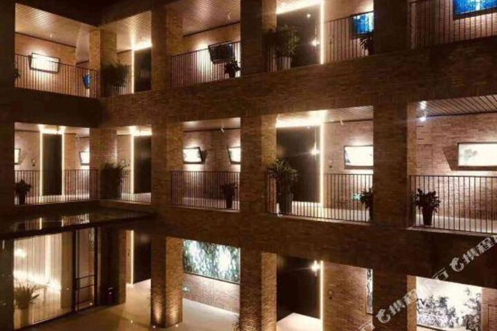 Yinju Jingde Art Hotel