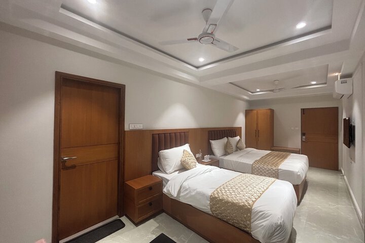Room 12 of 32