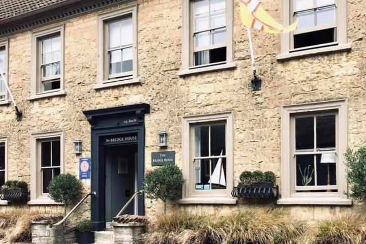 Bridge House Hotel
